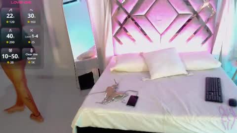 MilaMonroeXX online show from June 2026 02:25:01 AM