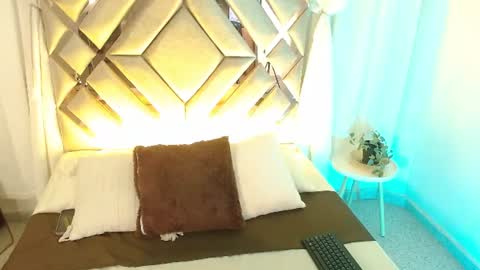 MilaMonroeXX online show from July 2026 02:43:02 AM