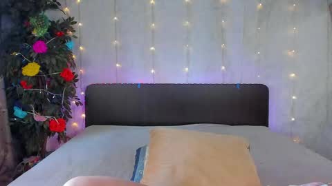 Milana online show from May 2026 12:23:02 PM