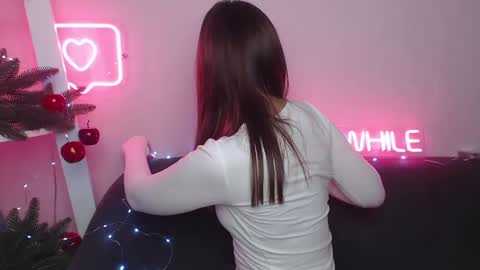 Snapshot of milanaangelas chatting on December 2024 02:10:02 PM milanaangelas online show from December 2024 02:10:02 PM