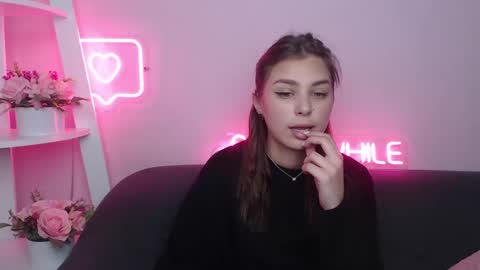 Snapshot of milanaangelas chatting on March 2025 05:42:01 AM milanaangelas online show from March 2025 05:42:01 AM