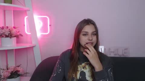 Snapshot of milanaangelas chatting on September 2025 04:45:01 AM milanaangelas online show from September 2025 04:45:01 AM