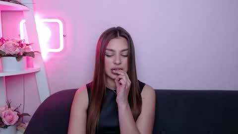 Snapshot of milanaangelas chatting on April 2026 04:45:02 AM milanaangelas online show from April 2026 04:45:02 AM