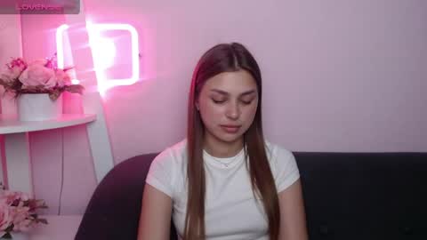 Snapshot of milanaangelas chatting on May 2026 08:05:01 PM milanaangelas online show from May 2026 08:05:01 PM