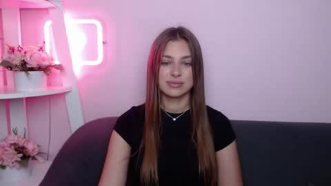Snapshot of milanaangelas chatting on June 2026 04:40:01 AM milanaangelas online show from June 2026 04:40:01 AM
