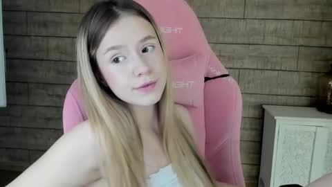 MilanaBalmain online show from November 2025 04:22:02 AM