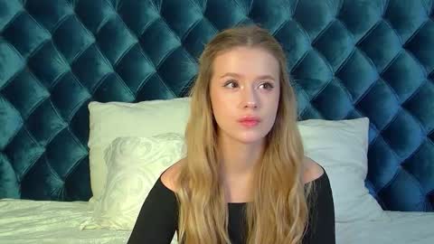 MilanaBalmain online show from December 2025 04:05:01 PM