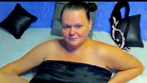 Snapshot of milanabiegert chatting on November 2025 01:51:01 PM Lana online show from November 2025 01:51:01 PM