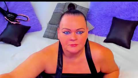 Snapshot of milanabiegert chatting on November 2025 10:37:01 AM Lana online show from November 2025 10:37:01 AM