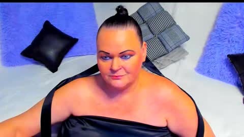 Snapshot of milanabiegert chatting on November 2025 01:25:02 PM Lana online show from November 2025 01:25:02 PM