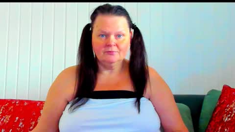 Snapshot of milanabiegert chatting on January 2026 10:31:02 AM Lana online show from January 2026 10:31:02 AM