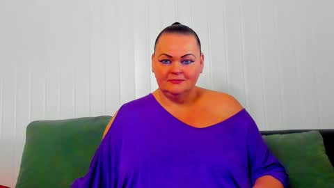 Snapshot of milanabiegert chatting on February 2026 12:09:01 PM Lana online show from February 2026 12:09:01 PM