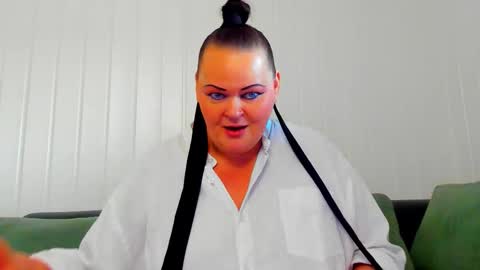 Snapshot of milanabiegert chatting on March 2026 04:00:02 PM Lana online show from March 2026 04:00:02 PM