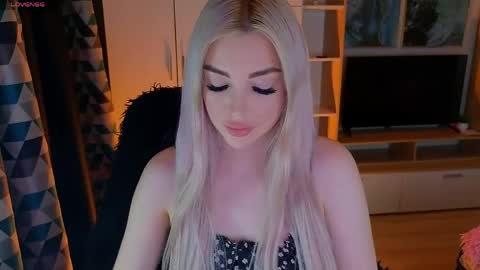 Lana online show from April 2026 06:52:02 PM