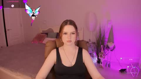 milanamoons online show from December 2025 10:02:01 AM