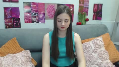 milanaroz online show from April 2026 04:52:02 AM