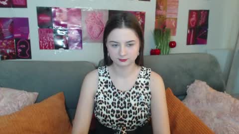 milanaroz online show from May 2026 05:13:01 AM