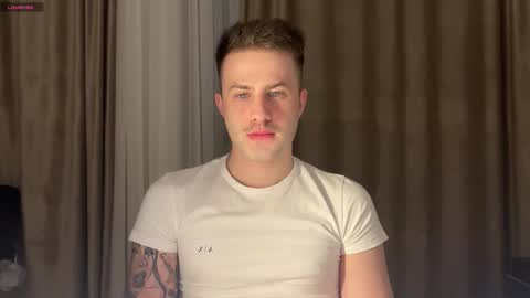 Snapshot of milanasugar chatting on November 2025 04:51:02 PM milanasugar online show from November 2025 04:51:02 PM