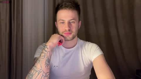 Snapshot of milanasugar chatting on December 2025 04:27:01 PM milanasugar online show from December 2025 04:27:01 PM