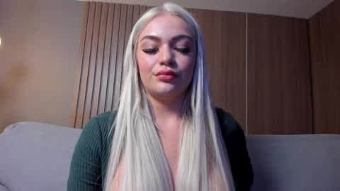 Snapshot of milaowens chatting on December 2024 03:01:01 PM Sexy Mila online show from December 2024 03:01:01 PM