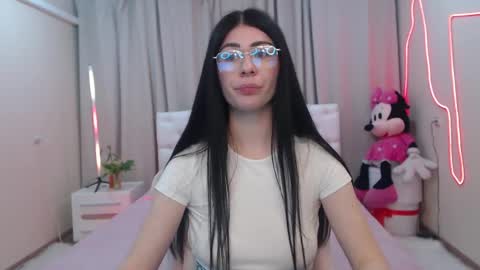 Snapshot of milasecretsss chatting on May 2026 06:32:03 AM milasecretsss online show from May 2026 06:32:03 AM