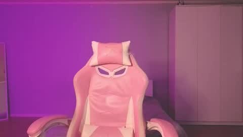 Mila online show from September 2025 06:08:02 PM