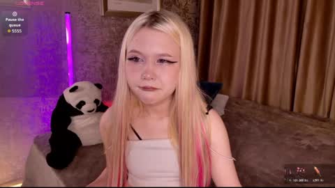 Mia online show from April 2026 03:07:01 PM