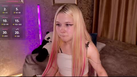 Mia online show from April 2026 08:57:02 PM