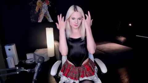 Milena online show from May 2026 05:25:03 AM