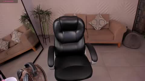 Snapshot of mileycruz_ chatting on November 2025 07:25:02 PM Miley Cruz IG miley model23 online show from November 2025 07:25:02 PM