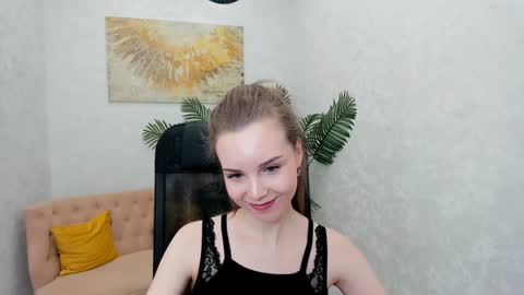 Snapshot of mileygloss chatting on January 2025 02:47:01 PM mileygloss online show from January 2025 02:47:01 PM