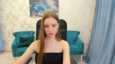 Snapshot of mileygloss chatting on February 2025 02:43:01 PM mileygloss online show from February 2025 02:43:01 PM