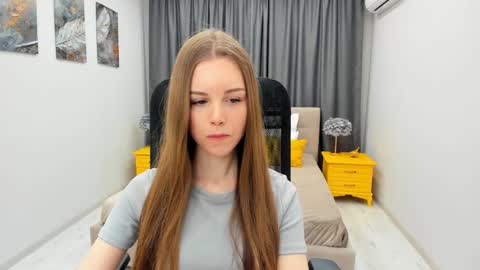 Snapshot of mileygloss chatting on February 2025 04:37:02 AM mileygloss online show from February 2025 04:37:02 AM