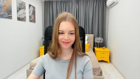 Snapshot of mileygloss chatting on February 2025 07:43:01 AM mileygloss online show from February 2025 07:43:01 AM