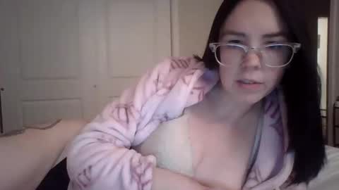 Snapshot of milf4you6 chatting on December 2025 01:33:02 AM milf4you6 online show from December 2025 01:33:02 AM