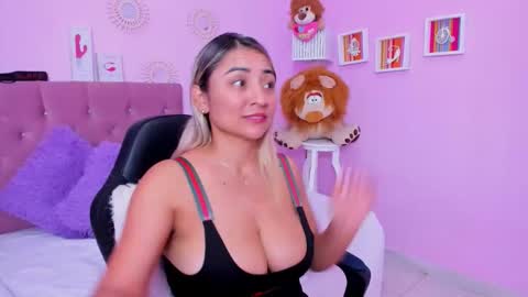 Antonella online show from April 2026 01:27:02 PM