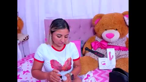 Antonella online show from May 2026 06:05:02 PM
