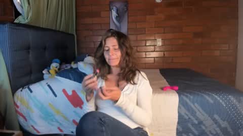 Victoria  online show from January 2025 12:57:02 AM