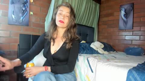 Victoria  online show from February 2025 12:28:01 AM