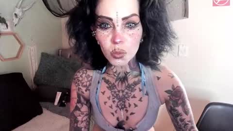 Isabella online show from September 2025 01:02:01 PM