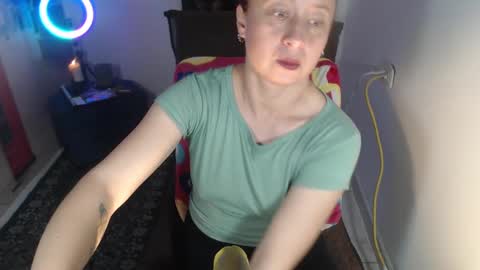 Snapshot of milf_valeria chatting on September 2025 03:05:01 PM Valeria online show from September 2025 03:05:01 PM