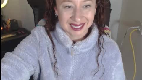 Snapshot of milf_valeria chatting on October 2025 02:19:01 PM Valeria online show from October 2025 02:19:01 PM