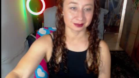 Snapshot of milf_valeria chatting on October 2025 02:50:01 PM Valeria online show from October 2025 02:50:01 PM