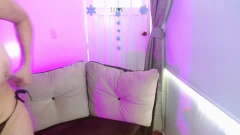 Snapshot of milfrosalie chatting on February 2025 04:41:02 PM Rosalie online show from February 2025 04:41:02 PM