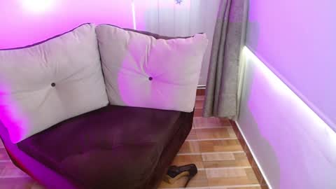 Snapshot of milfrosalie chatting on February 2025 03:53:02 PM Rosalie online show from February 2025 03:53:02 PM