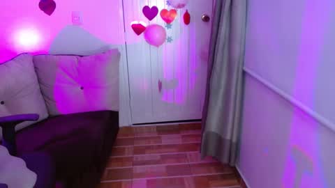 Snapshot of milfrosalie chatting on February 2025 10:00:02 AM Rosalie online show from February 2025 10:00:02 AM