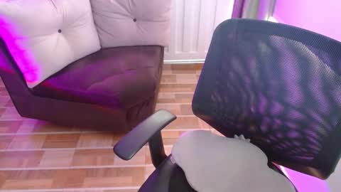 Snapshot of milfrosalie chatting on February 2025 01:10:02 PM Rosalie online show from February 2025 01:10:02 PM