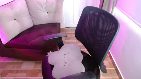 Snapshot of milfrosalie chatting on February 2025 06:46:02 PM Rosalie online show from February 2025 06:46:02 PM