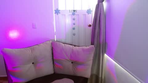 Snapshot of milfrosalie chatting on February 2025 01:30:02 PM Rosalie online show from February 2025 01:30:02 PM