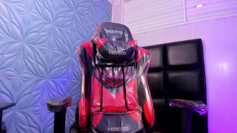 MAX online show from November 2025 09:37:02 PM